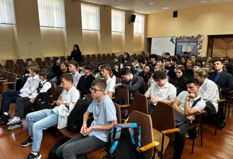 photo_5431529455316230660_y