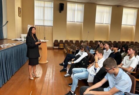 photo_5431529455316230662_y