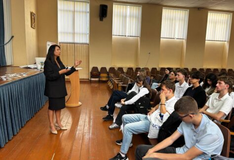 photo_5431529455316230663_y