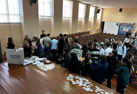 photo_5431529455316230665_y