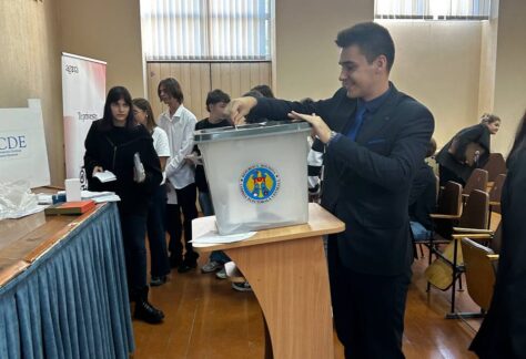 photo_5431529455316230666_y