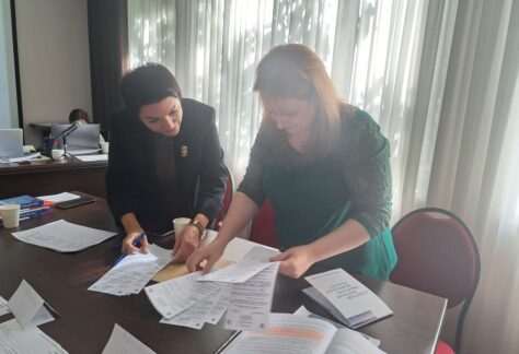 photo_5435950707535635483_y