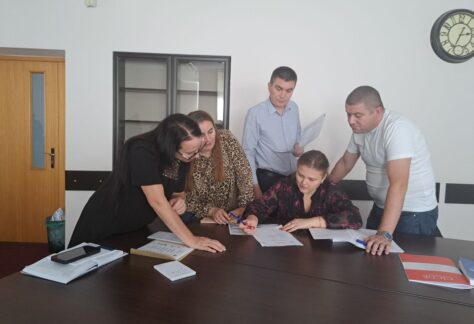 photo_5435950707535635491_y