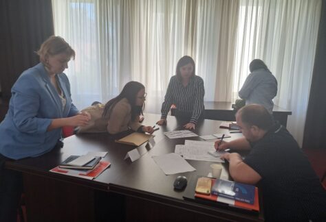 photo_5435950707535635492_y