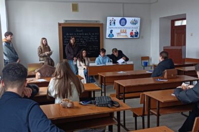 Lecție de educație electorală la Centrul de Excelență în Administrarea Afacerilor, Chișinău