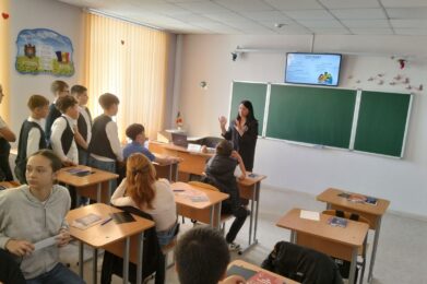 Elevii de la Șoldănești învață să recunoască știrile false și să aleagă informația corectă