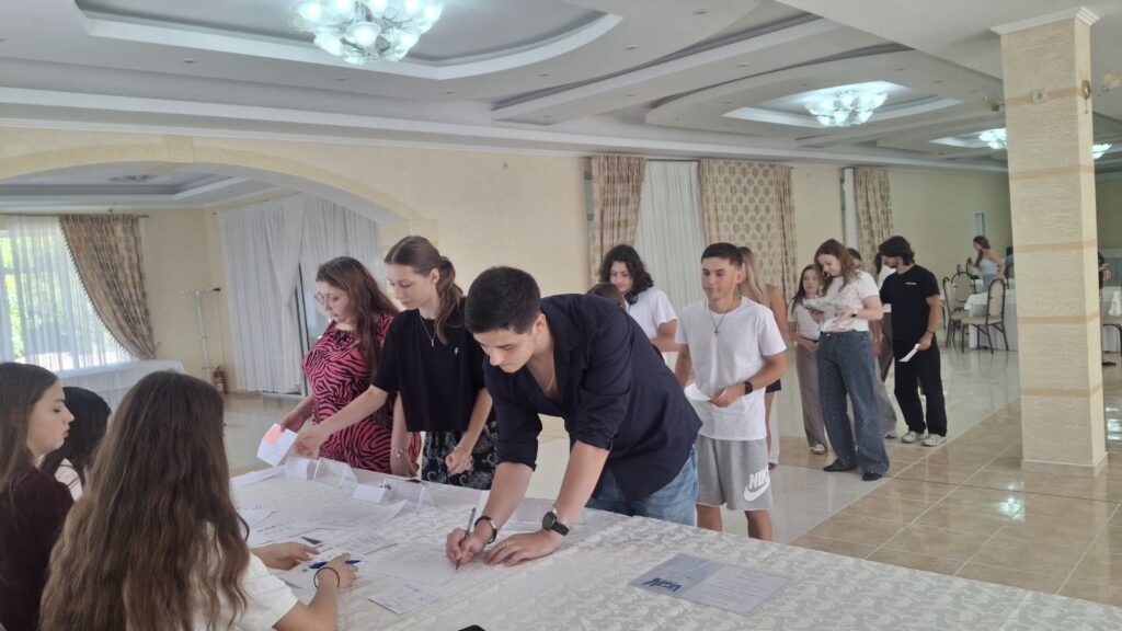 Tinerii au descoperit democrația dincolo de manuale la Școala electorală organizată de CICDE