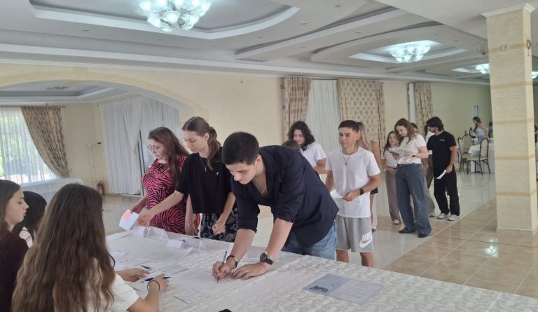 Tinerii au descoperit democrația dincolo de manuale la Școala electorală organizată de CICDE